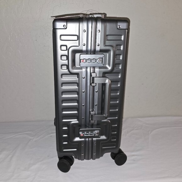 ROAMING 20" Zipperless Polycarbonate / Aluminum Frame Carry-On Spinner Luggage - Picture 1 of 13